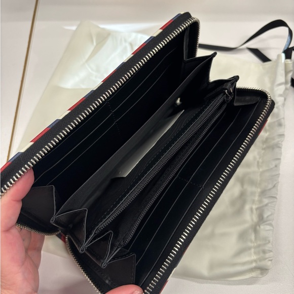 NWOT Gucci Black Wallet with Colorful Patch - Picture 3 of 6